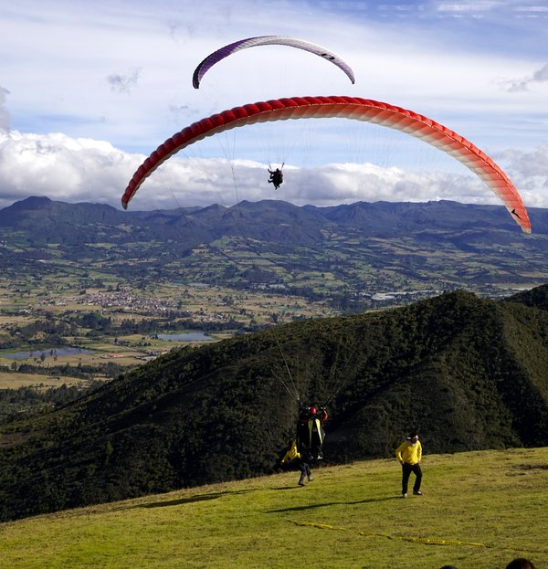 Offrez un bon cadeau parapente au cœur des pyrénées